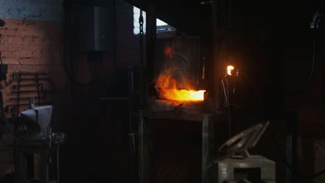 forja de herrero en acción
