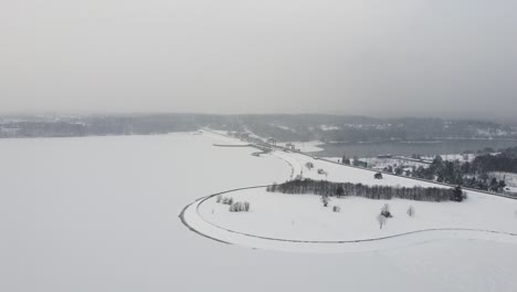 Kaunas-wasserkraftwerk-In-Der-Kalten-Wintersaison-Eingefroren,-Antenne