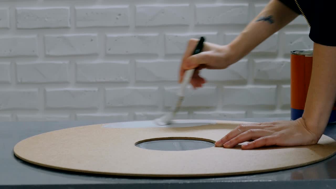 전문 여성 장식가, 디자이너 그림 목조 원 장식