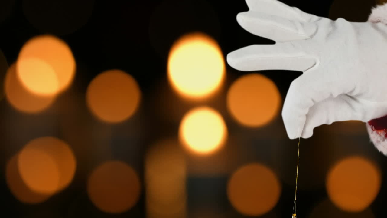 산타클로스가 빛의 오렌지색 반점 위에 줄을  ⁇ 고 있는 애니메이션