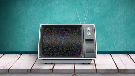 fernseher auf einem holztisch ohne kanal