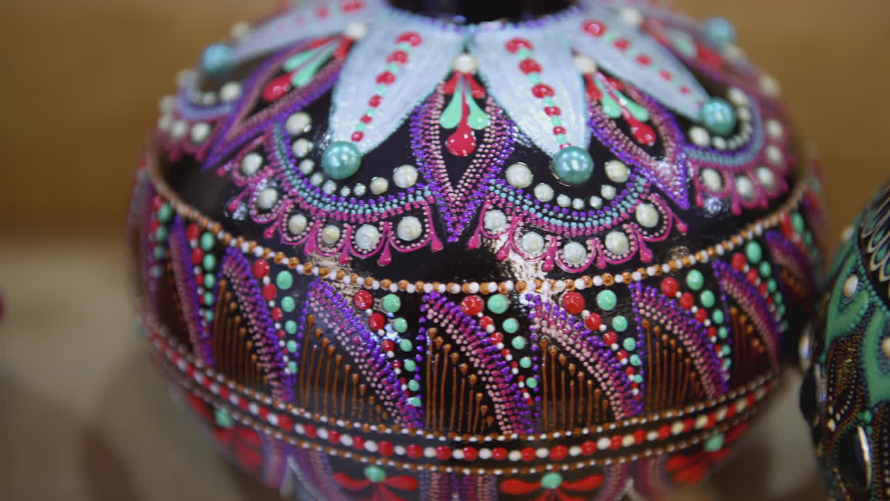 Ceramica decorativa dipinta a mano