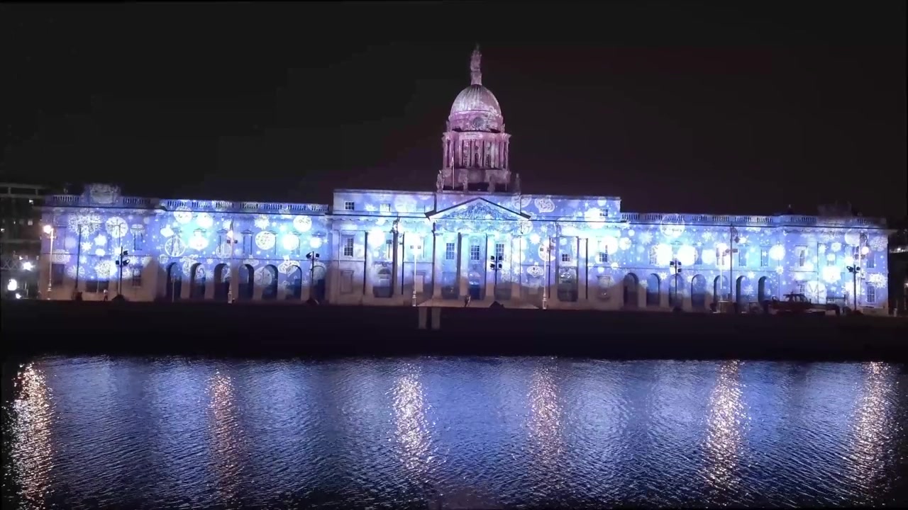 Custom House di Dublino illuminata di notte, viaggio in Europa