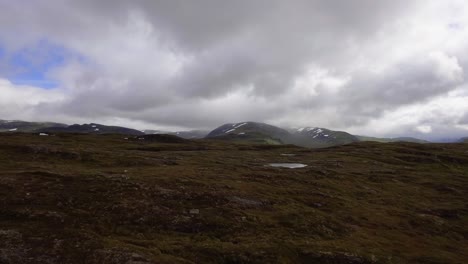 Luftaufnahme-Eines-Gebirgspasses-In-Norwegen