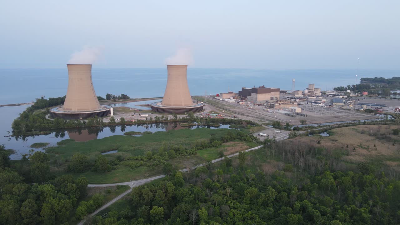 la planta de energía nuclear enrico fermi ii, michigan, estados unidos, vista aérea de un avión no tripulado