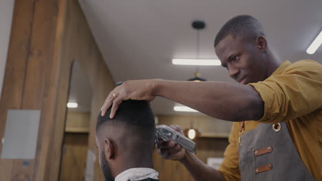 barber giving haircut