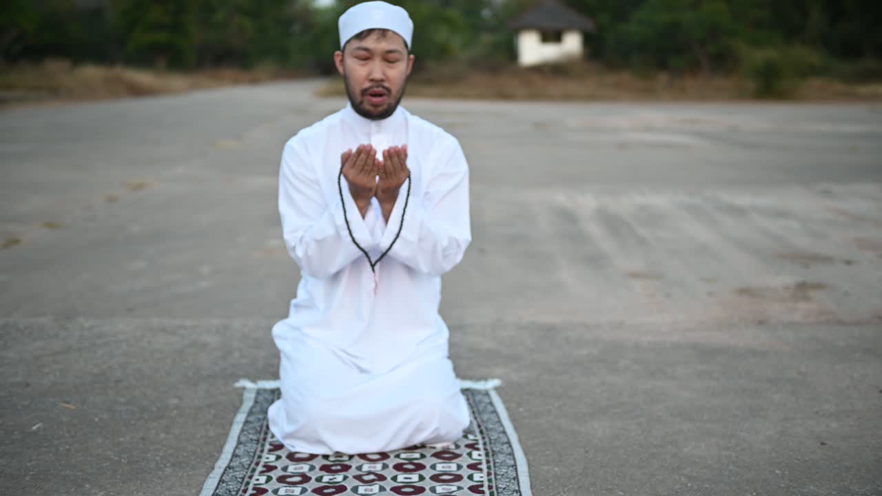 실루 젊은 아시아 무슬림