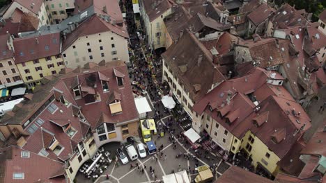 Aerial-Drone-View-of-Crowded-Streets-of-Annecy-City,-France
