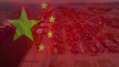 Animation-Der-Chinesischen-Flagge,-Die-über-Den-Geschäftigen-Hafen-Weht