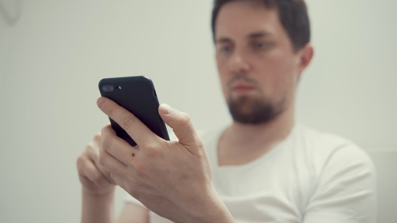 스마트 폰을 사용하는 사람