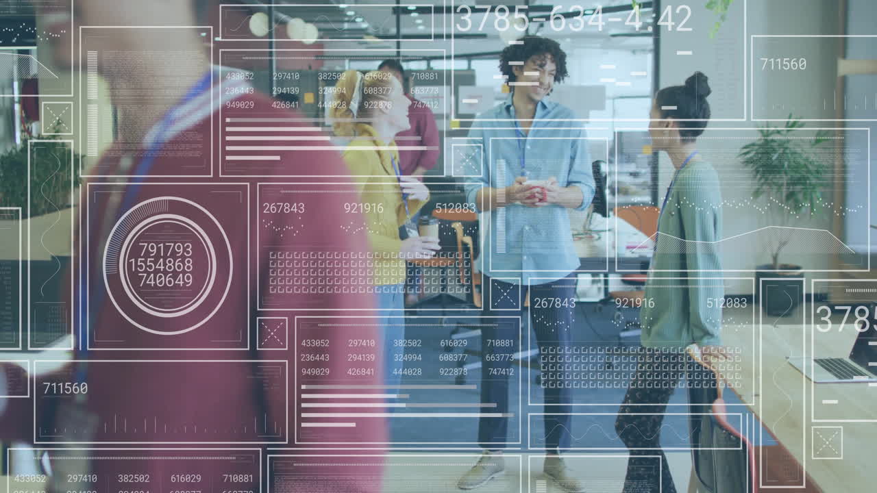 다양한 남녀 동료들이 사무실에서 일을 논의하는 데이터 처리의 애니메이션