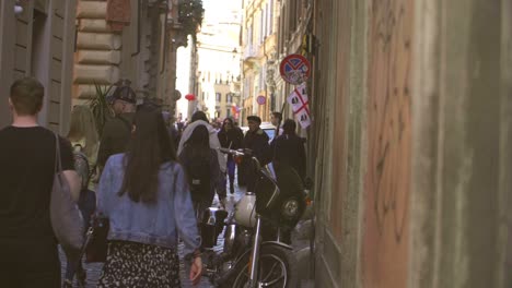 Small-Alleyway-In-Rome