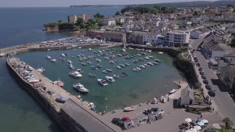 Langsamer-Flug-über-Den-Hafen-Von-Paignton-Bei-Flut