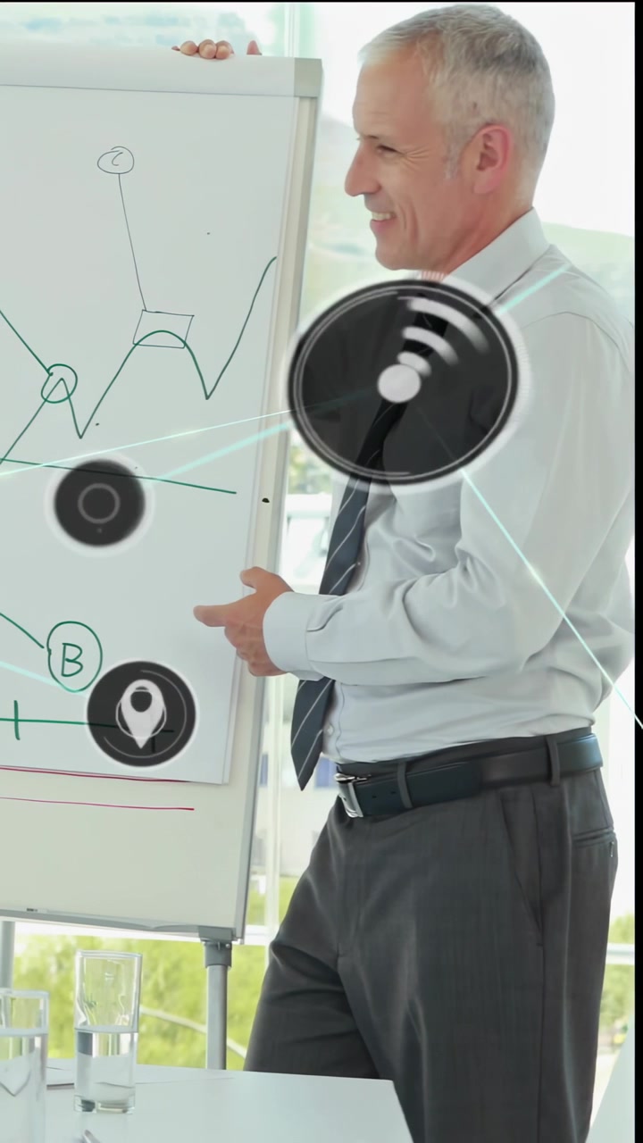 Vídeo vertical: Executivo segurando um gráfico enquanto faz anotações, ícones de rede obscurecendo o executivo para negócios