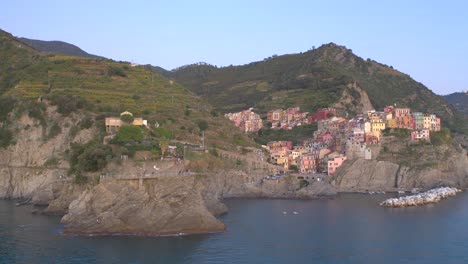 Vuela-Por-Encima-De-Los-Paisajes-Icónicos-De-Cinque-Terre-Con-Estas-Fascinantes-Tomas-De-Drones.