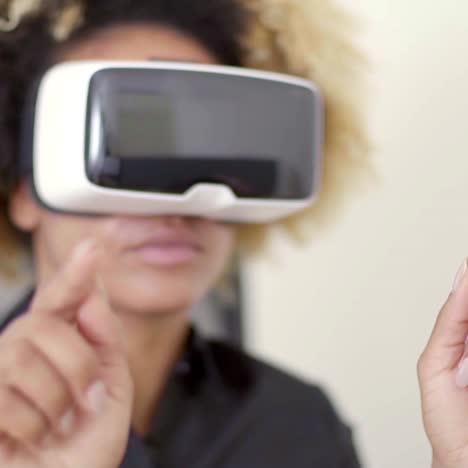 Businesswoman-Working-In-Virtual-Reality-In-Office