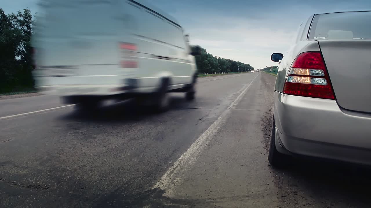 el coche está al margen 1