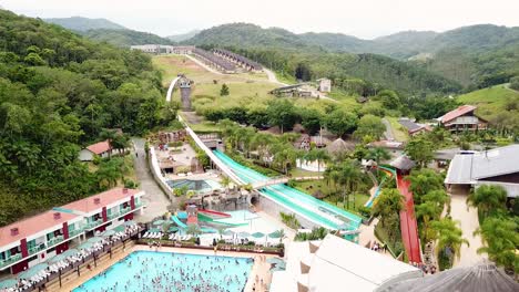 Große-Rutsche-Im-Wasserpark-Cascaneia.-Brasilien