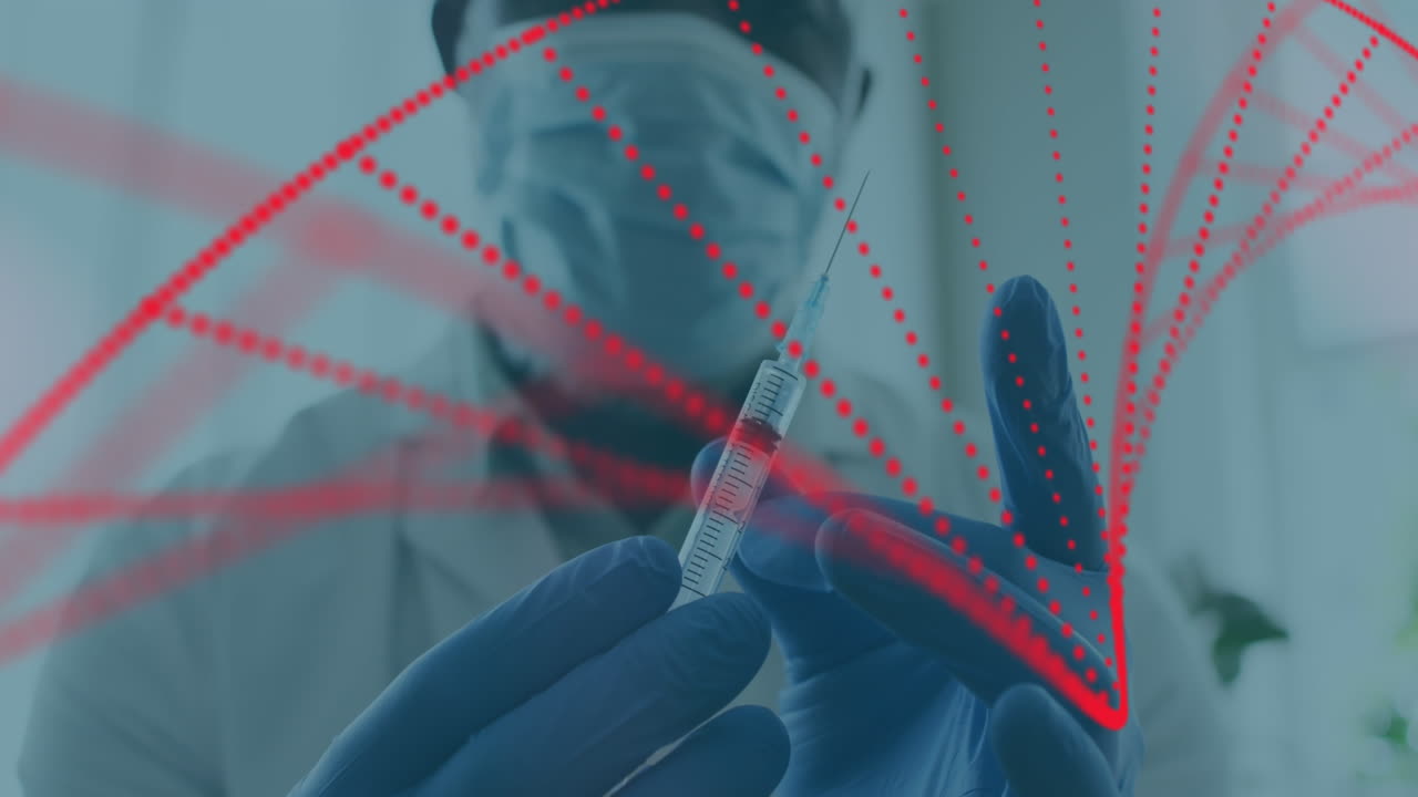 estructura de adn girando sobre médico masculino con máscara facial tocando la jeringa para eliminar burbujas de aire