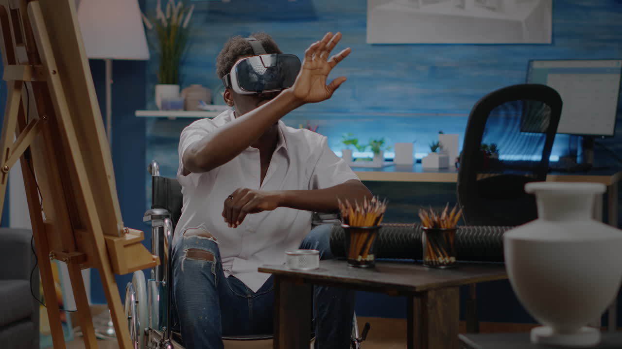 Artista nero disabile che usa occhiali vr per ispirazione virtuale