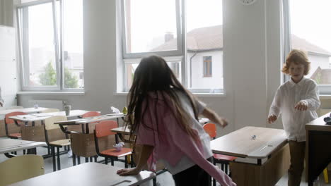 Students-playing-in-the-classroom.