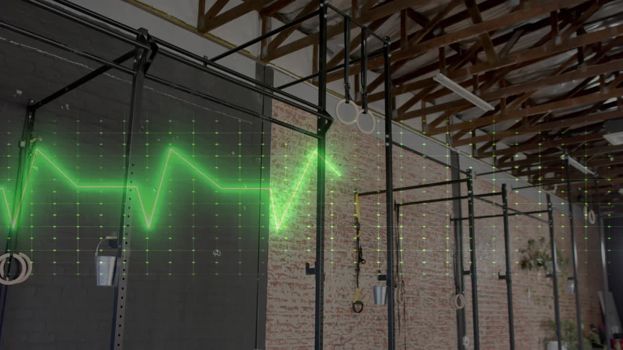 animación verde del latido del corazón sobre el equipo de gimnasio y el fondo de la pared de ladrillo