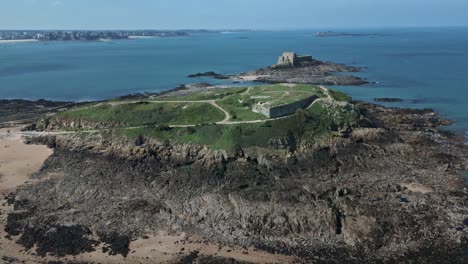 Grand-Be--Und-Petit-Be-Inseln-In-Saint-Malo,-Bretagne,-Frankreich