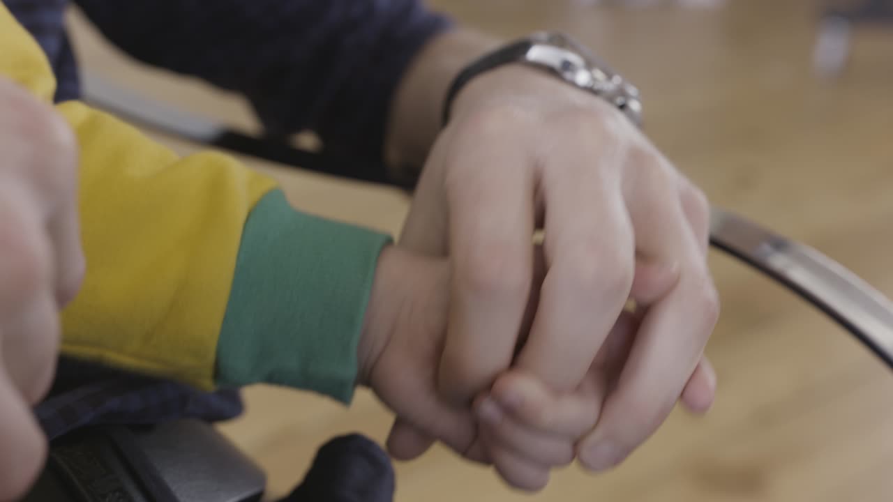 persona que monta o repara una silla