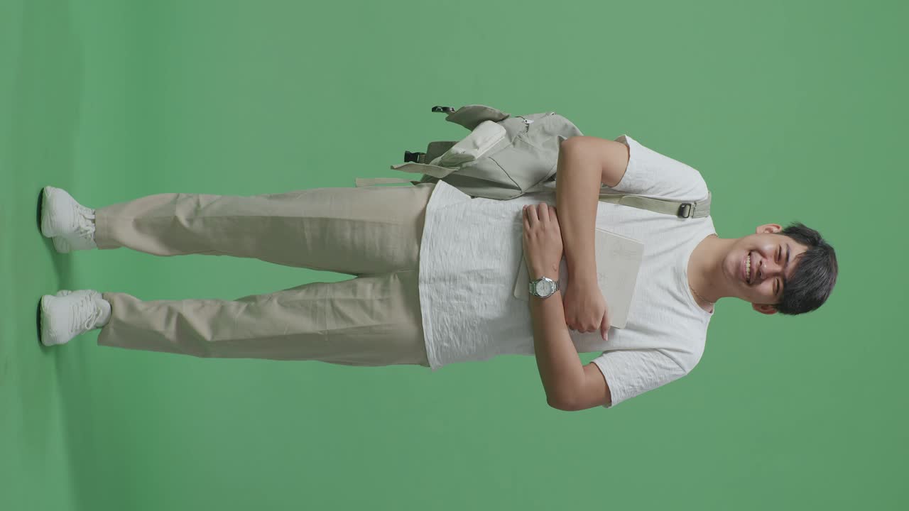 배과 책을 가진 학생