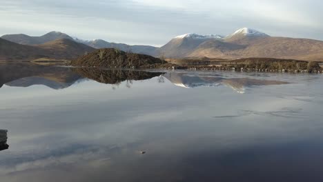 Vista-Aérea-De-Rannoch-Moor,-Mañana-De-Invierno