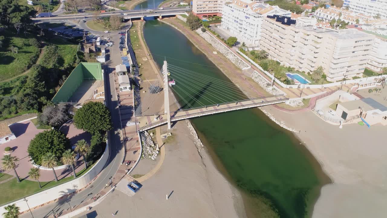 푸엔히롤라(fuengirola) 스페인 남부 사장교의 조감도
