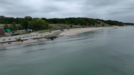 A-coastal-road-through-Muskegon,-MI