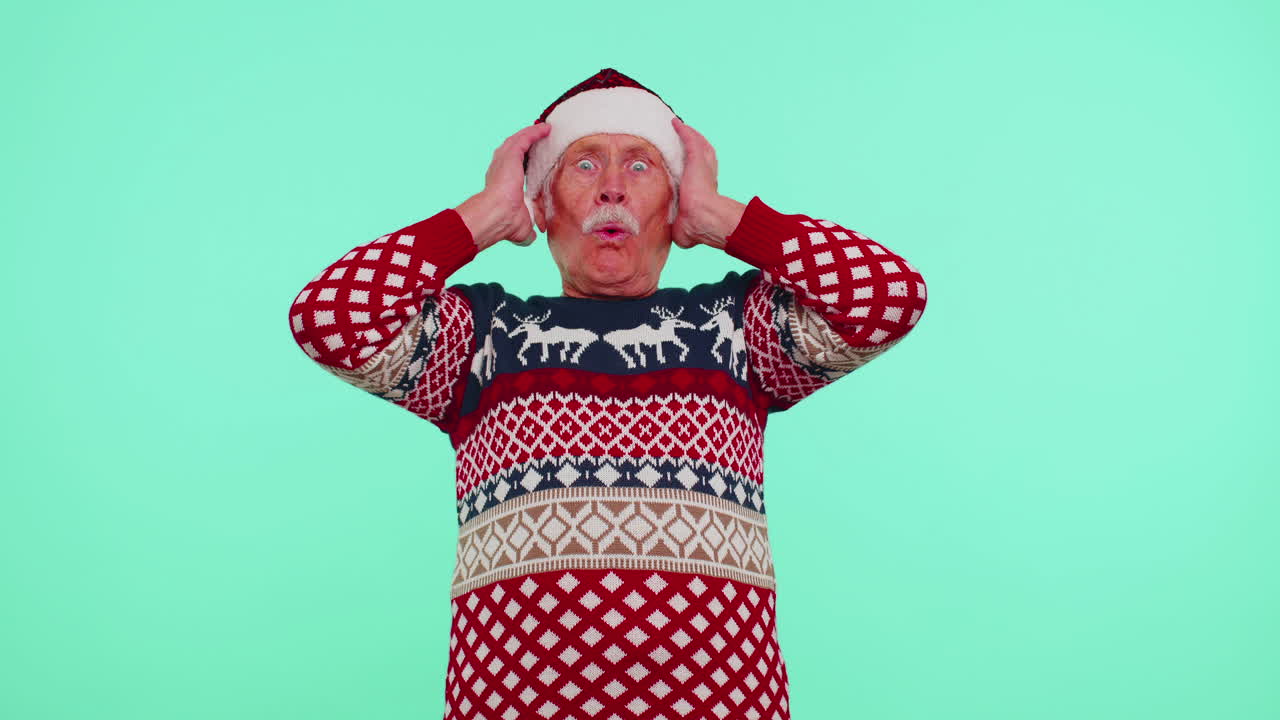 새해에 할아버지 사 스웨터는 놀라서 손을 들고 갑작스러운 승리에 충격을 받았습니다.