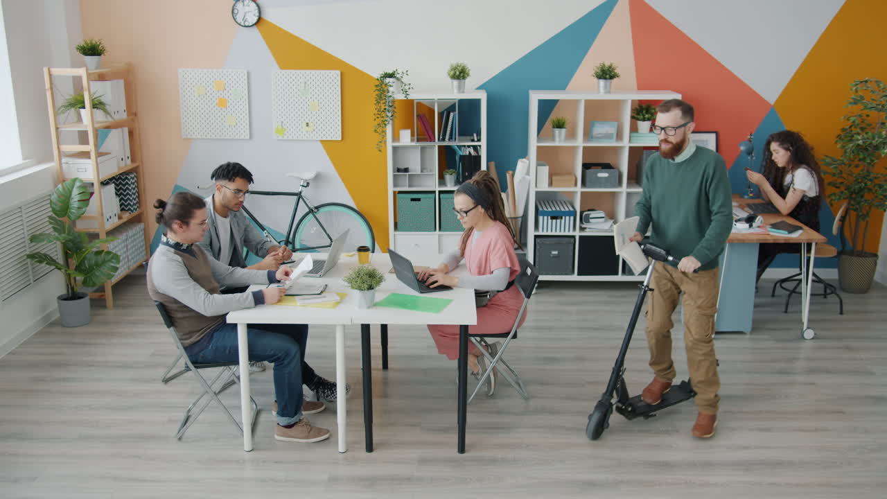 colaboración en equipo en una oficina moderna