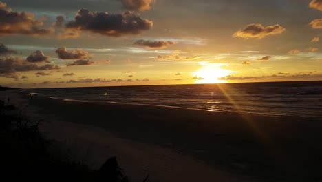 Sonnenuntergang-Am-Strand,-Ostsee,-Lubiatowo,-Polen