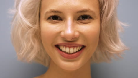 retrato de una mujer feliz
