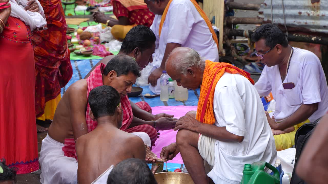 On the eve of Durga Puja, Hindus gather at Ganges for bathing and tarpan on Mahalaya day.