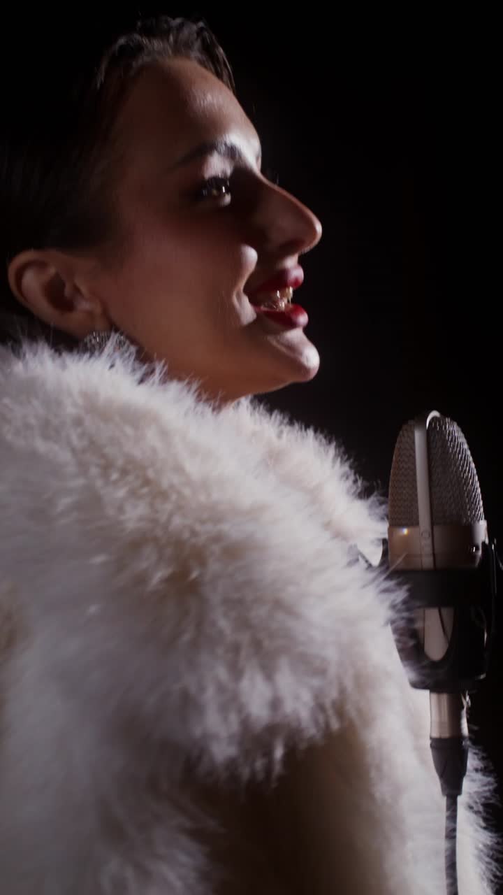 cantante actuando en vivo