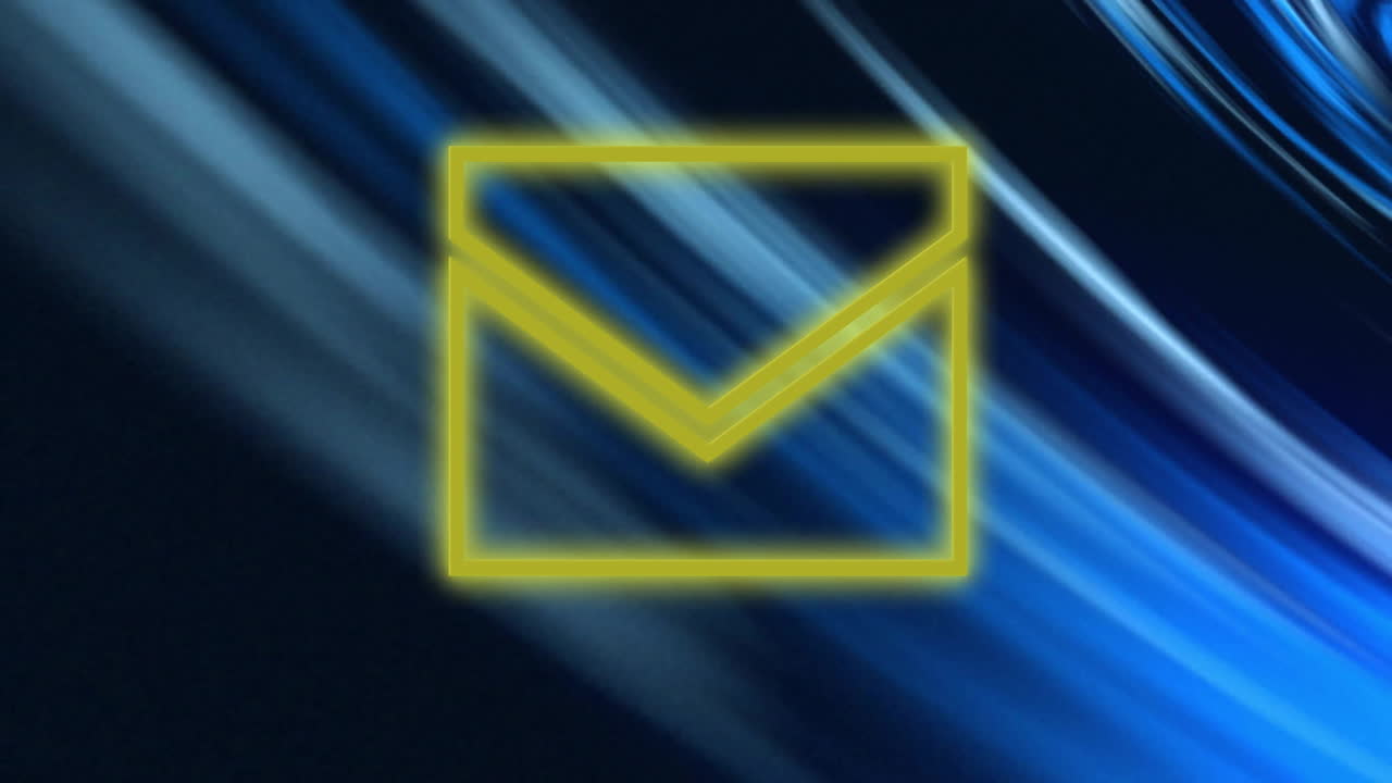 animación del icono de correo de neón sobre senderos de lgiht brillantes en fondo negro