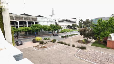 Vista-Ucsd-De-La-Estructura-De-Estacionamiento-De-Gilman-Desde-El-Centro-De-Música-Conrad-Prebys,-Día