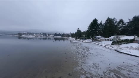 Snowy-Shoreline-Of-Beach-And-Marina-Of-Sechelt-Inlet-During-Winter-In-Canada