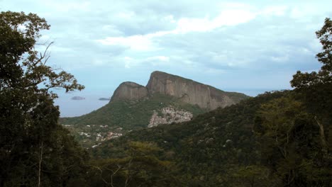 Hermosa-Tarde-Con-Nubes-En-Vista-China-En-Río-De-Janeiro