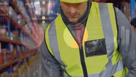 animación del procesamiento de datos sobre un trabajador masculino caucásico en un almacén