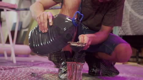un pintor talentoso está filtrando pinturas