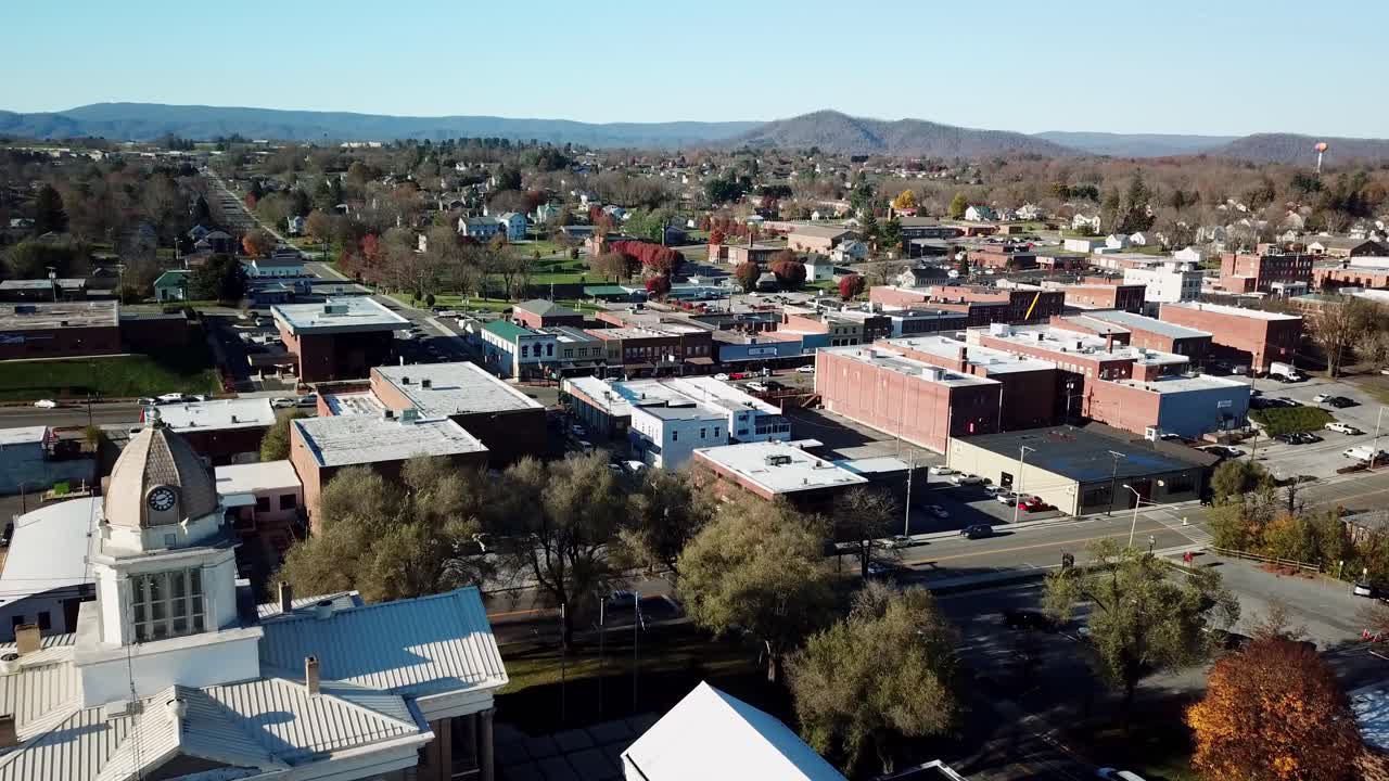 vuelo aéreo sobre el juzgado del condado de wythe en wytheville virginia, wytheville va