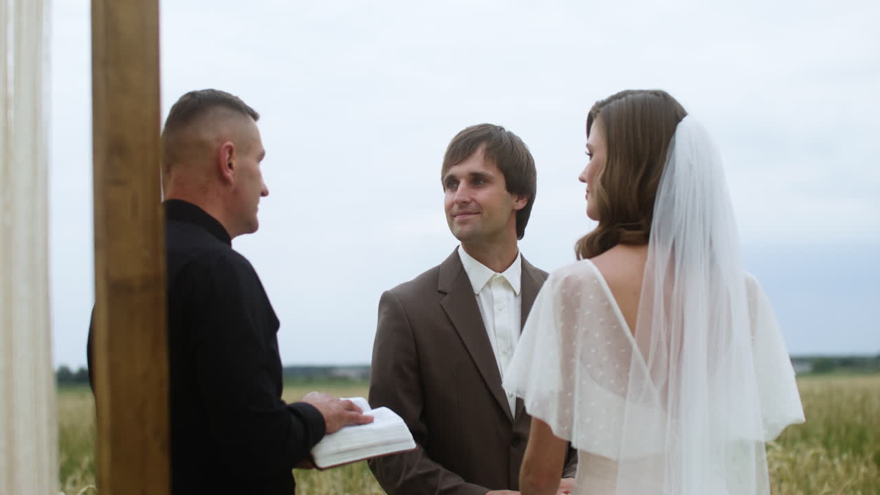 결혼 하는 부부