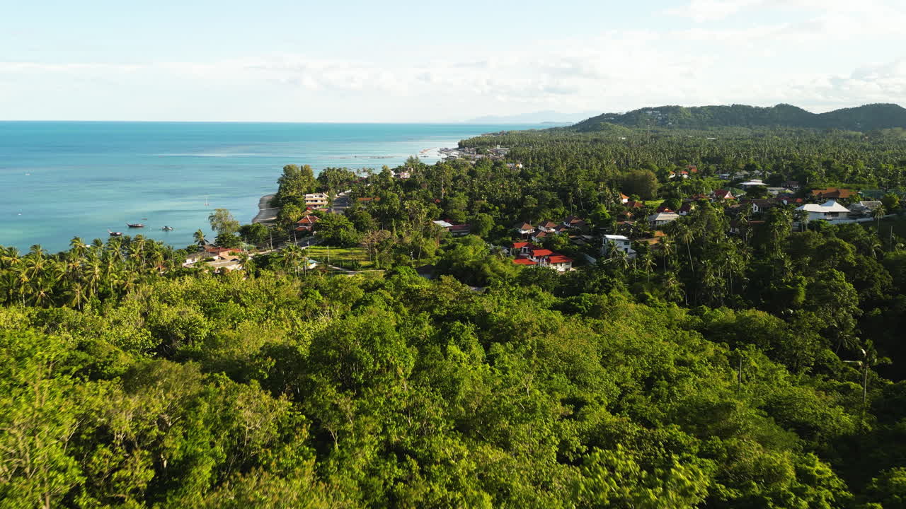koh samui es una isla paradisíaca en tailandia, en el sudeste asiático. vista aérea del distrito de lamai.