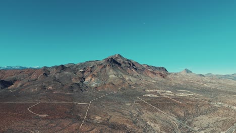 Large-desert-Mountain-panning,-snowing-mountains