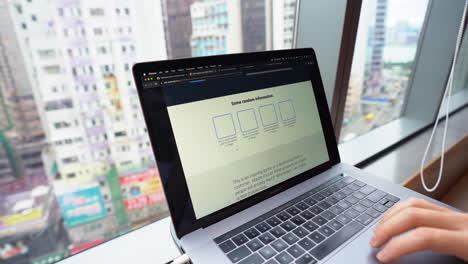lapso de tiempo, persona codificando programación construyendo sitio web en código de estudio visual