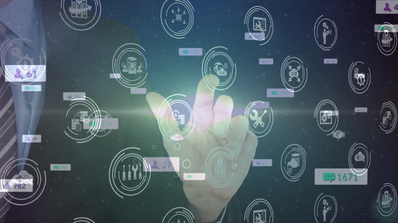 소셜 미디어 아이콘과 숫자의 애니메이션 비즈니스맨이 인터랙티브 스크린을 만지고 있습니다.